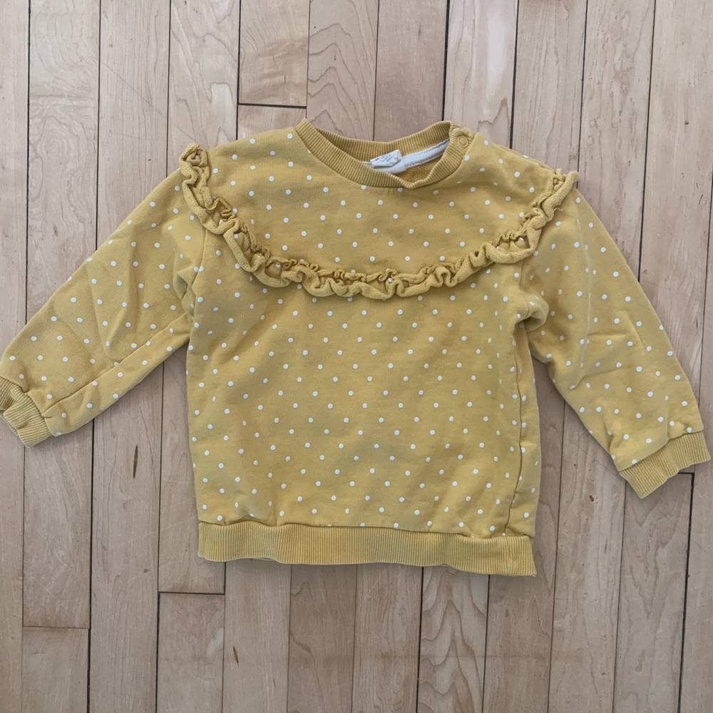 H&M ruffle shoulder polka dot sweatshirt. 12-18m